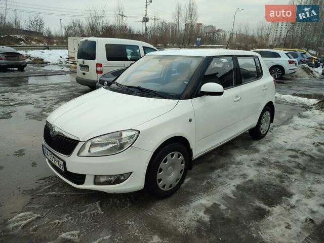 Білий Шкода Фабія, об'ємом двигуна 1.4 л та пробігом 253 тис. км за 4550 $, фото 1 на Automoto.ua