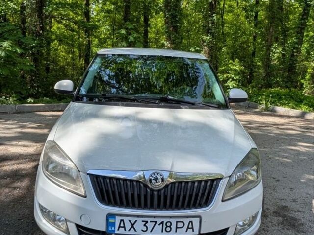 Белый Шкода Фабия, объемом двигателя 1.4 л и пробегом 271 тыс. км за 4950 $, фото 1 на Automoto.ua