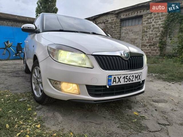 Белый Шкода Фабия, объемом двигателя 1.4 л и пробегом 113 тыс. км за 6400 $, фото 1 на Automoto.ua