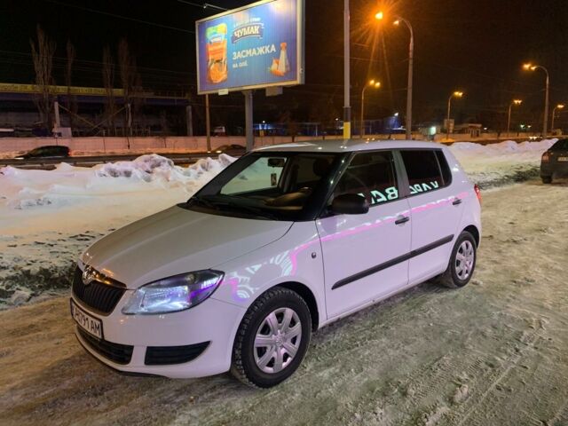 Белый Шкода Фабия, объемом двигателя 1.4 л и пробегом 152 тыс. км за 5999 $, фото 1 на Automoto.ua