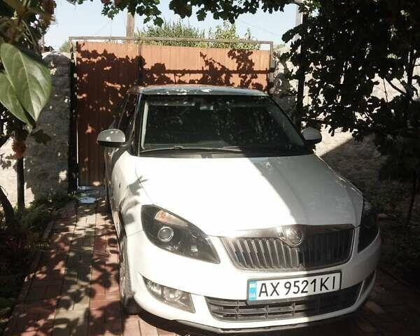Білий Шкода Фабія, об'ємом двигуна 1.39 л та пробігом 110 тис. км за 6000 $, фото 1 на Automoto.ua