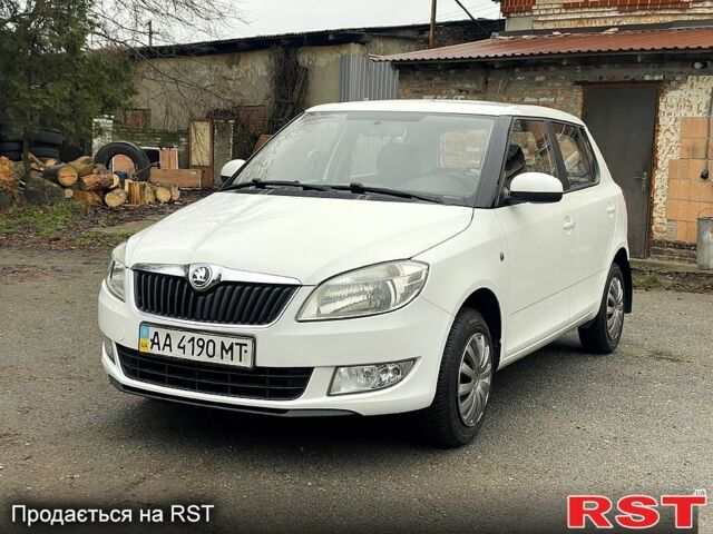 Белый Шкода Фабия, объемом двигателя 1.4 л и пробегом 190 тыс. км за 6200 $, фото 1 на Automoto.ua