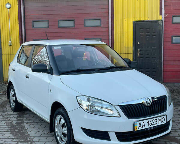 Белый Шкода Фабия, объемом двигателя 1.2 л и пробегом 183 тыс. км за 5000 $, фото 1 на Automoto.ua