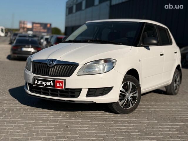Белый Шкода Фабия, объемом двигателя 1.2 л и пробегом 285 тыс. км за 5690 $, фото 1 на Automoto.ua