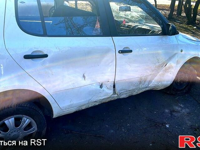 Білий Шкода Фабія, об'ємом двигуна 1.2 л та пробігом 190 тис. км за 1000 $, фото 1 на Automoto.ua