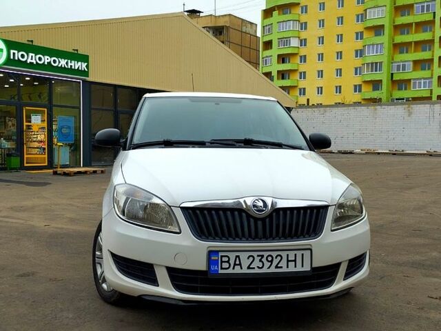 Белый Шкода Фабия, объемом двигателя 1.6 л и пробегом 167 тыс. км за 6700 $, фото 1 на Automoto.ua