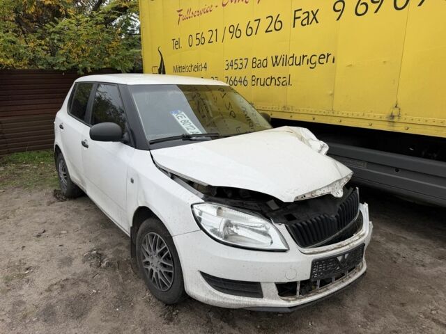 Білий Шкода Фабія, об'ємом двигуна 1.4 л та пробігом 200 тис. км за 1899 $, фото 1 на Automoto.ua