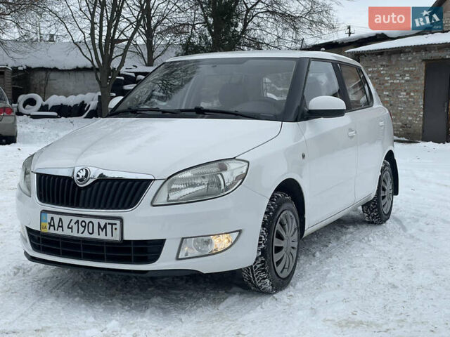 Білий Шкода Фабія, об'ємом двигуна 1.4 л та пробігом 198 тис. км за 5650 $, фото 1 на Automoto.ua