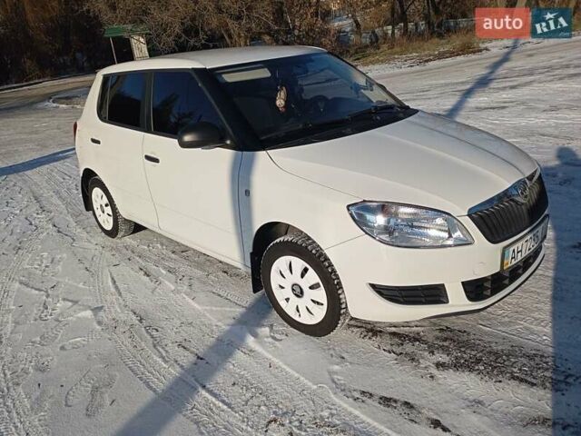 Белый Шкода Фабия, объемом двигателя 1.4 л и пробегом 101 тыс. км за 5899 $, фото 1 на Automoto.ua