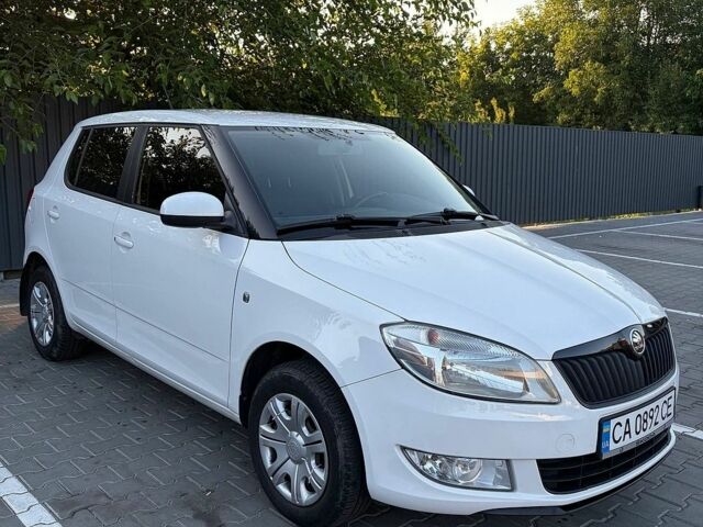 Белый Шкода Фабия, объемом двигателя 1.39 л и пробегом 183 тыс. км за 6500 $, фото 1 на Automoto.ua