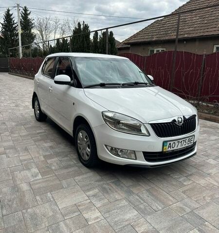 Белый Шкода Фабия, объемом двигателя 1.4 л и пробегом 147 тыс. км за 6200 $, фото 1 на Automoto.ua