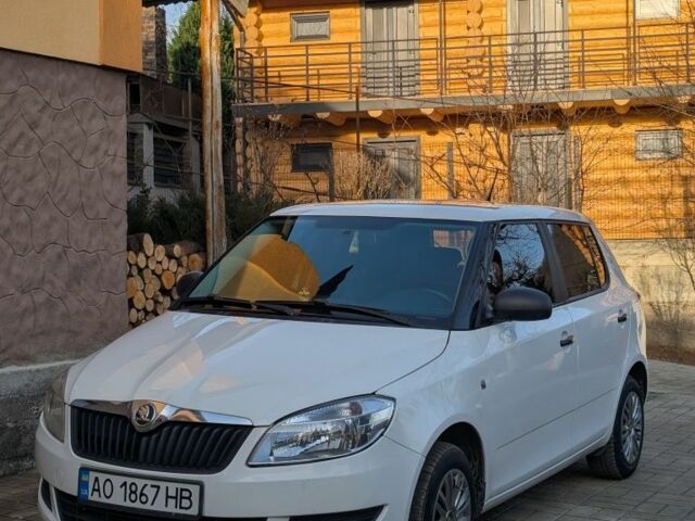 Белый Шкода Фабия, объемом двигателя 1.6 л и пробегом 174 тыс. км за 5999 $, фото 1 на Automoto.ua