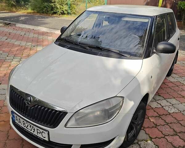 Білий Шкода Фабія, об'ємом двигуна 1.2 л та пробігом 215 тис. км за 4600 $, фото 1 на Automoto.ua