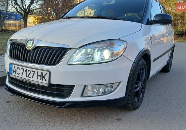 Белый Шкода Фабия, объемом двигателя 1.2 л и пробегом 159 тыс. км за 6400 $, фото 1 на Automoto.ua