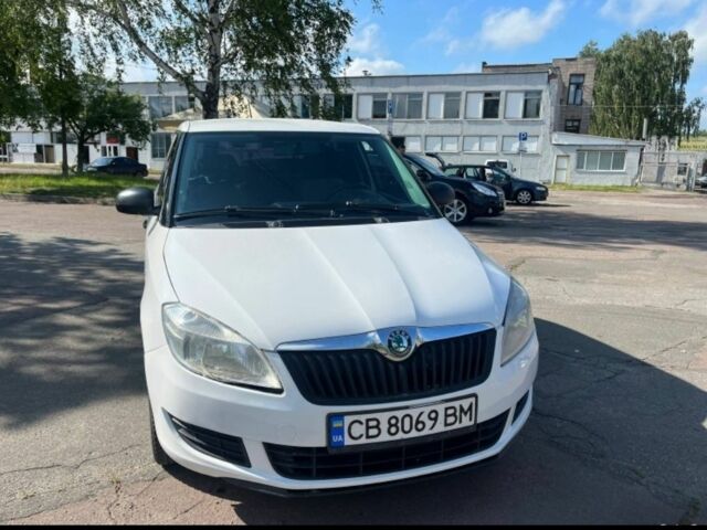 Белый Шкода Фабия, объемом двигателя 1.2 л и пробегом 182 тыс. км за 4500 $, фото 1 на Automoto.ua