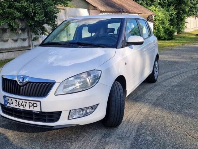 Шкода Фабія 2014 у Малине на Automoto.ua Білий Шкода Фабія, об'ємом двигуна 1.6 л та пробігом 236 тис. км за 6500 $, фото 1 на Automoto.ua
