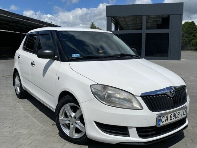 Білий Шкода Фабія, об'ємом двигуна 1.6 л та пробігом 300 тис. км за 5800 $, фото 1 на Automoto.ua