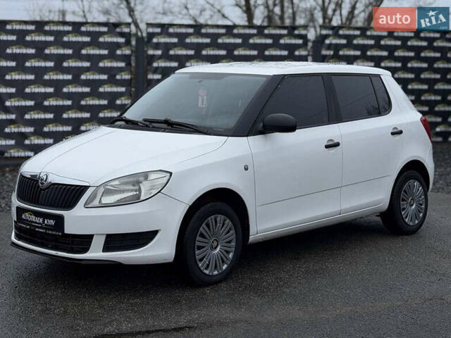 Білий Шкода Фабія, об'ємом двигуна 1.6 л та пробігом 226 тис. км за 5250 $, фото 1 на Automoto.ua