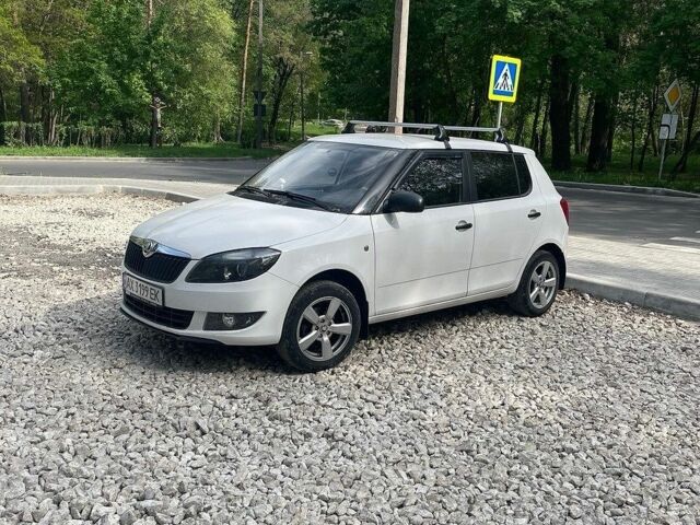 Белый Шкода Фабия, объемом двигателя 1.2 л и пробегом 125 тыс. км за 6500 $, фото 1 на Automoto.ua