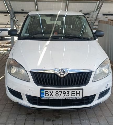 Белый Шкода Фабия, объемом двигателя 1.2 л и пробегом 319 тыс. км за 4500 $, фото 1 на Automoto.ua