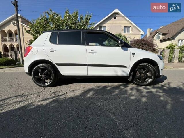 Белый Шкода Фабия, объемом двигателя 1.2 л и пробегом 174 тыс. км за 7900 $, фото 1 на Automoto.ua