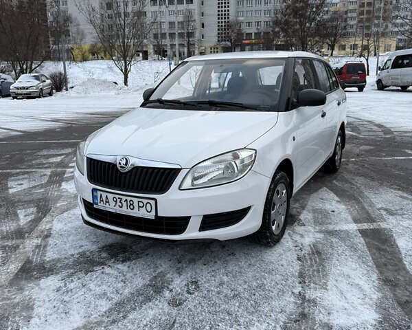 Білий Шкода Фабія, об'ємом двигуна 1.2 л та пробігом 183 тис. км за 6800 $, фото 1 на Automoto.ua