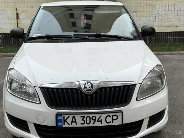 Білий Шкода Фабія, об'ємом двигуна 1.6 л та пробігом 252 тис. км за 5299 $, фото 1 на Automoto.ua