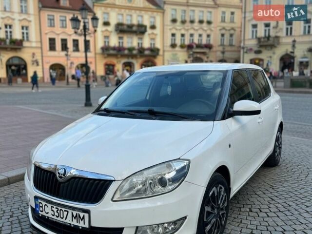 Белый Шкода Фабия, объемом двигателя 1.2 л и пробегом 194 тыс. км за 5999 $, фото 1 на Automoto.ua