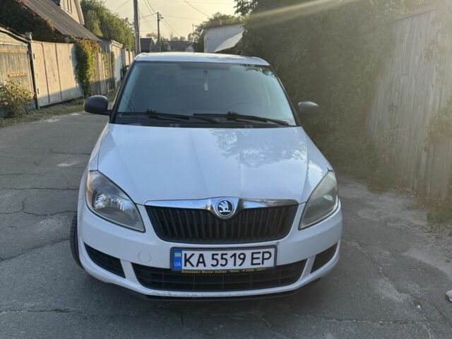 Білий Шкода Фабія, об'ємом двигуна 1.2 л та пробігом 319 тис. км за 4450 $, фото 1 на Automoto.ua