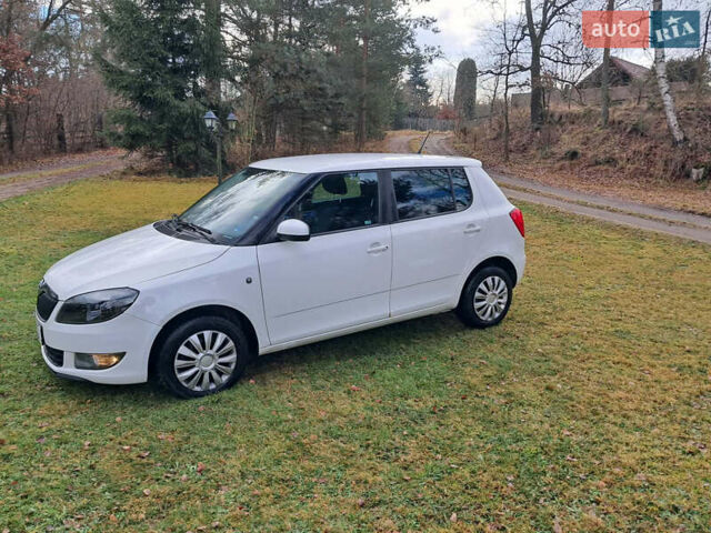 Белый Шкода Фабия, объемом двигателя 1.2 л и пробегом 270 тыс. км за 6000 $, фото 1 на Automoto.ua