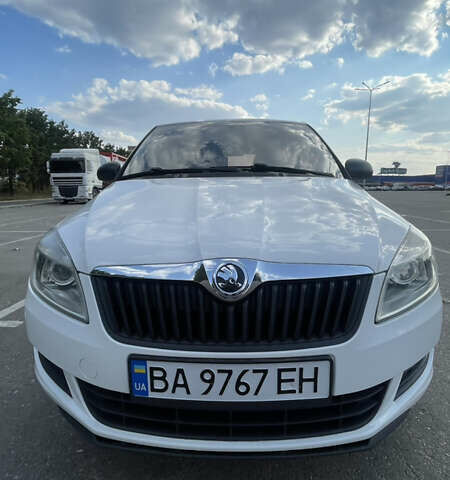 Белый Шкода Фабия, объемом двигателя 1.2 л и пробегом 152 тыс. км за 5999 $, фото 1 на Automoto.ua