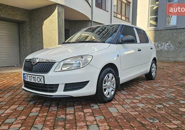 Белый Шкода Фабия, объемом двигателя 1.6 л и пробегом 132 тыс. км за 6700 $, фото 1 на Automoto.ua