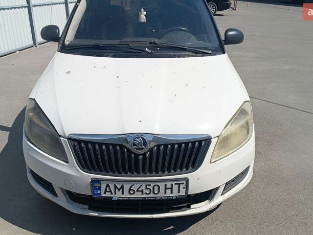 Белый Шкода Фабия, объемом двигателя 1.39 л и пробегом 395 тыс. км за 3400 $, фото 1 на Automoto.ua