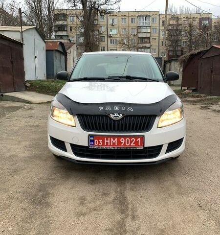 Белый Шкода Фабия, объемом двигателя 1.4 л и пробегом 211 тыс. км за 6300 $, фото 1 на Automoto.ua