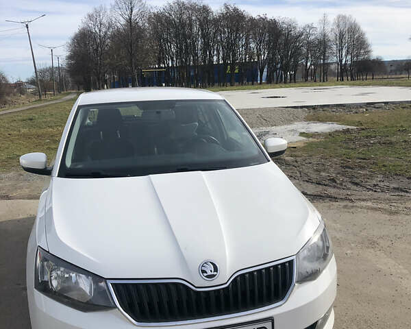 Белый Шкода Фабия, объемом двигателя 1.2 л и пробегом 200 тыс. км за 7500 $, фото 1 на Automoto.ua