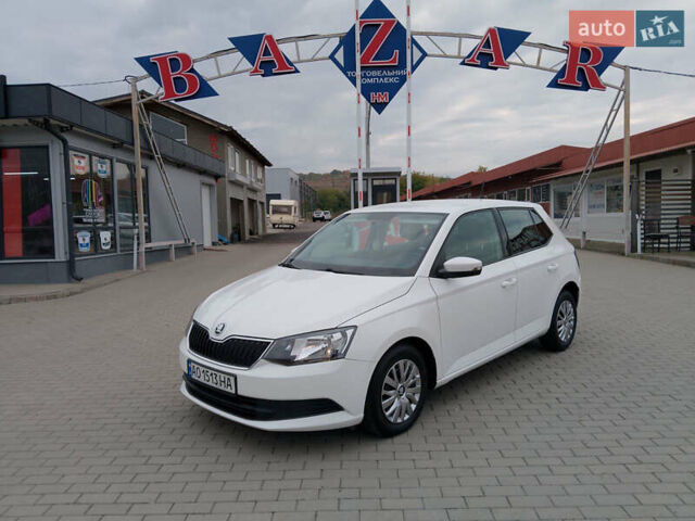 Белый Шкода Фабия, объемом двигателя 1.2 л и пробегом 112 тыс. км за 7500 $, фото 1 на Automoto.ua