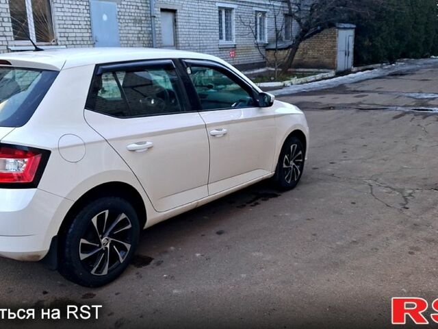 Белый Шкода Фабия, объемом двигателя 1 л и пробегом 222 тыс. км за 7500 $, фото 1 на Automoto.ua