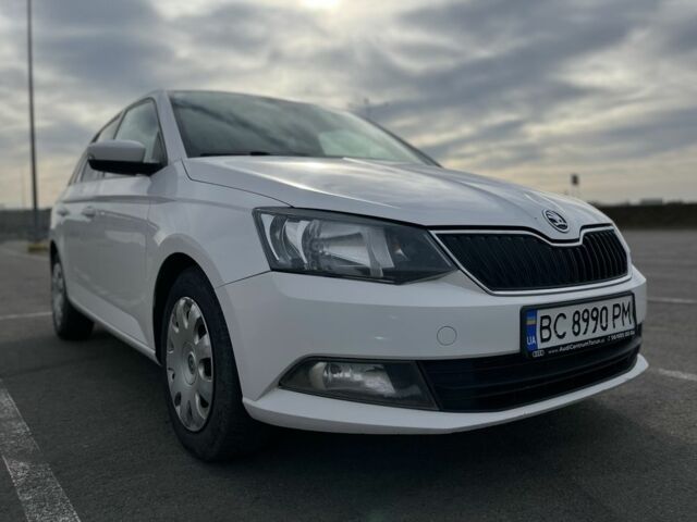 Белый Шкода Фабия, объемом двигателя 1.4 л и пробегом 289 тыс. км за 6250 $, фото 1 на Automoto.ua