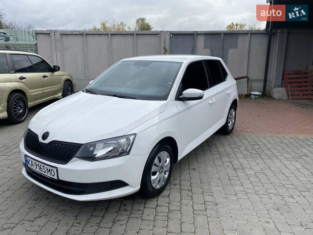 Белый Шкода Фабия, объемом двигателя 1 л и пробегом 176 тыс. км за 6900 $, фото 1 на Automoto.ua