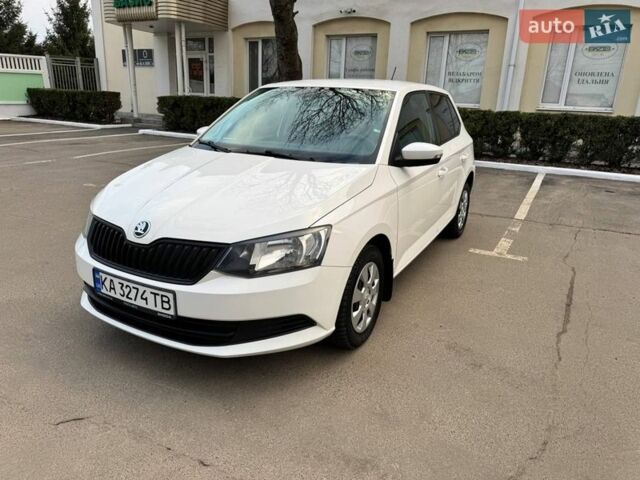 Белый Шкода Фабия, объемом двигателя 1 л и пробегом 118 тыс. км за 6500 $, фото 1 на Automoto.ua