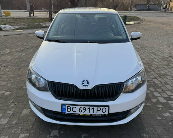 Белый Шкода Фабия, объемом двигателя 1.42 л и пробегом 242 тыс. км за 6999 $, фото 1 на Automoto.ua