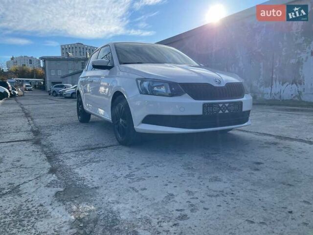 Шкода Фабия 2016 в Львове на Automoto.ua Белый Шкода Фабия, объемом двигателя 1.2 л и пробегом 184 тыс. км за 6400 $, фото 1 на Automoto.ua