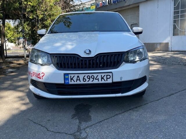 Белый Шкода Фабия, объемом двигателя 1.2 л и пробегом 175 тыс. км за 6000 $, фото 1 на Automoto.ua