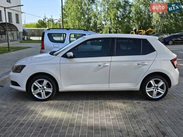Белый Шкода Фабия, объемом двигателя 1.4 л и пробегом 227 тыс. км за 9500 $, фото 1 на Automoto.ua