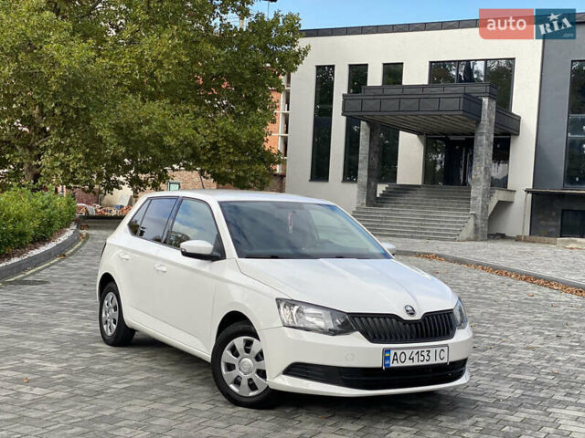 Белый Шкода Фабия, объемом двигателя 1 л и пробегом 203 тыс. км за 5900 $, фото 1 на Automoto.ua