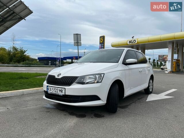 Белый Шкода Фабия, объемом двигателя 1 л и пробегом 228 тыс. км за 5800 $, фото 1 на Automoto.ua