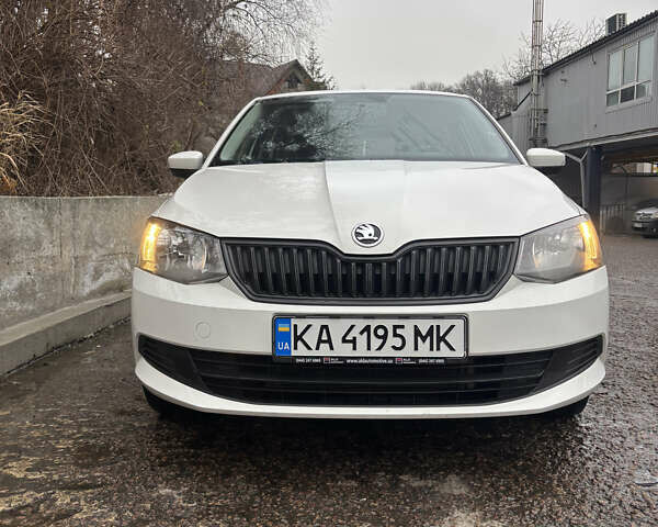 Белый Шкода Фабия, объемом двигателя 1 л и пробегом 97 тыс. км за 7400 $, фото 1 на Automoto.ua