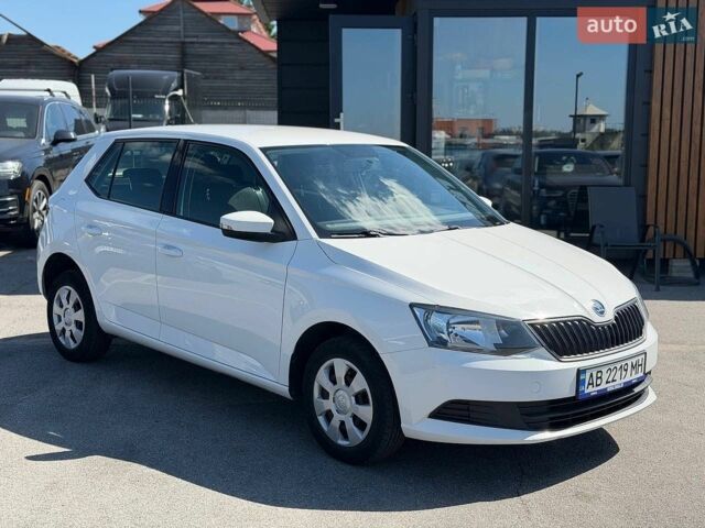 Білий Шкода Фабія, об'ємом двигуна 1 л та пробігом 150 тис. км за 7800 $, фото 1 на Automoto.ua