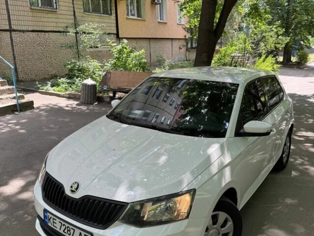 Белый Шкода Фабия, объемом двигателя 1 л и пробегом 136 тыс. км за 7200 $, фото 1 на Automoto.ua