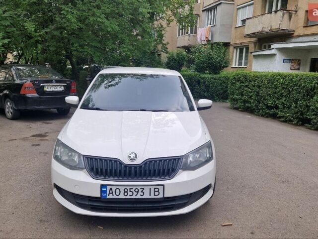 Белый Шкода Фабия, объемом двигателя 1 л и пробегом 219 тыс. км за 6400 $, фото 1 на Automoto.ua